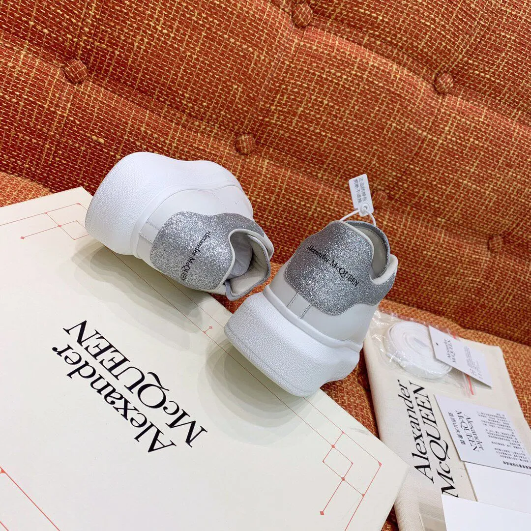 👟👟Ex-factory price 480👟👟 Men's size +10 High-quality upgraded version🔥Real shot of Alexander McQUEEN (McQueen)🎉The highest quality silk cowhide version on the market🎊, imported water-dyed sheepskin inside, counter 1:1 replica, star style T stage catwalk, a must-have for fashionistas , the original high-temperature and ultra-clear air compressor logo on the foot, absolutely counter-matched version, the arc of the back bag is truly genuine 0⃣️ difference, using an exclusive privately molded double-layer vacuum outsole, which is light on the foot and has excellent rebound! Running🏃✈️The first choice item for outdoor sports💅💅Trend and fashion coexist📣 Women’s style: 35-39, Men’s style: 39-44